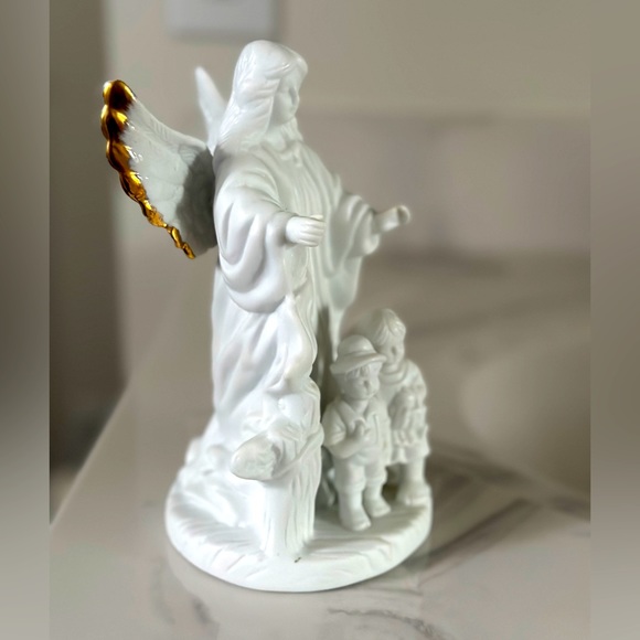 Ceramic Angel Figurine 7" with and Gold Trim around her Wings with two children - Picture 3 of 6